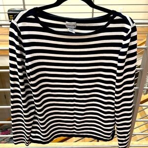 Chicos Lightweight stripped top. Excellent for beginning of Fall. Long sleeves